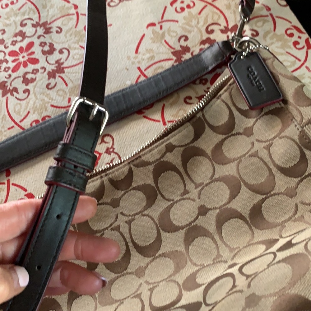 Like new Coach Bag satchel or crossbody - Picture 2 of 8